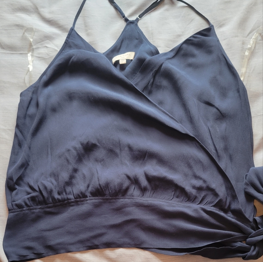 Women's sleeveless v neck top
